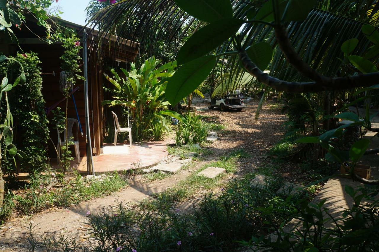 Apartments Chez Milady Utila Exterior foto