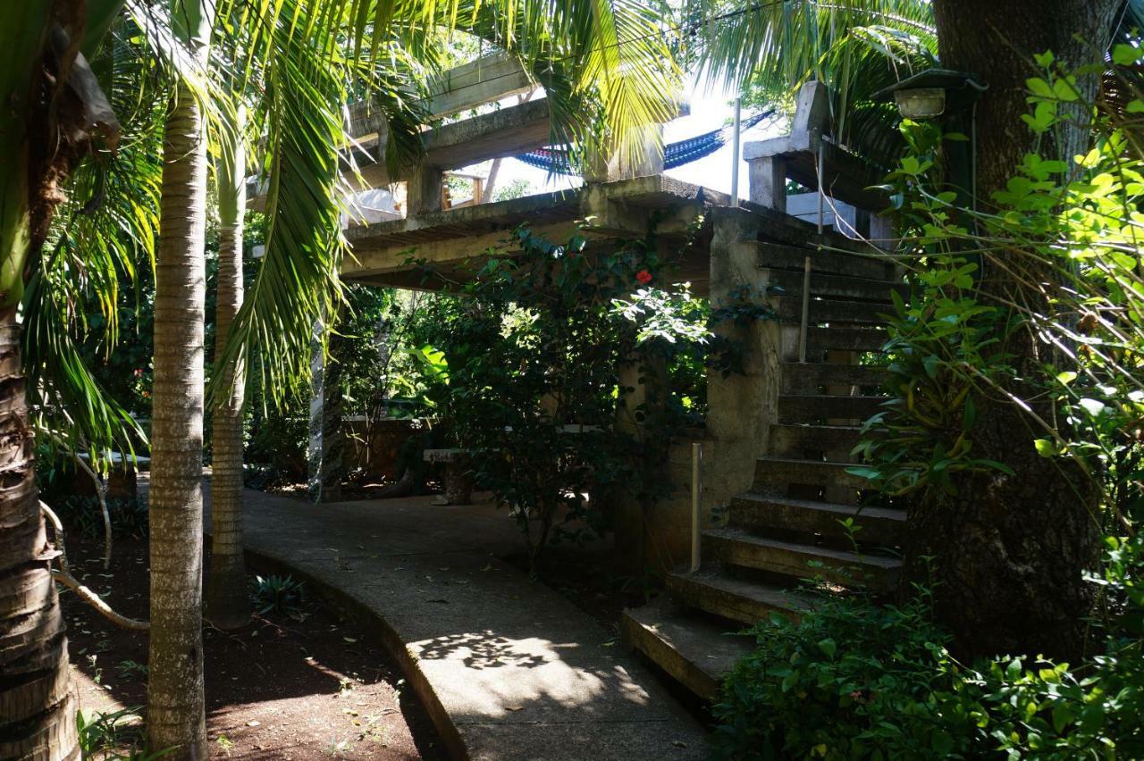 Apartments Chez Milady Utila Exterior foto